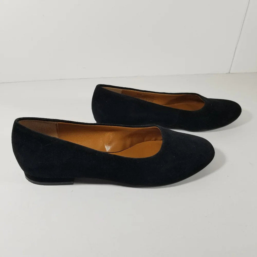 Halston Shoes Women's Size 5.5M Black Suede Leather Linda Flats